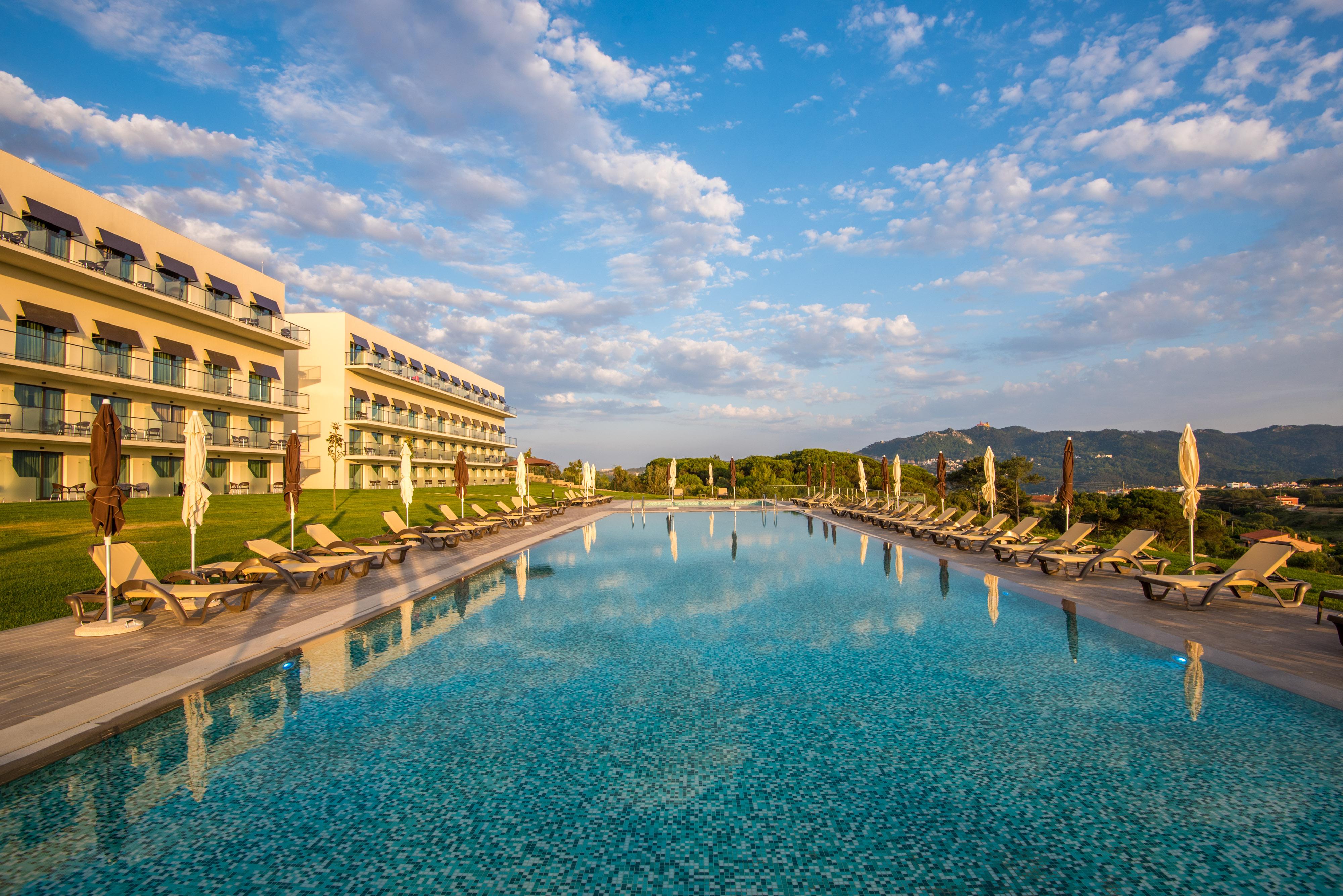 Vila Gale Sintra Esterno foto The resort's main pool